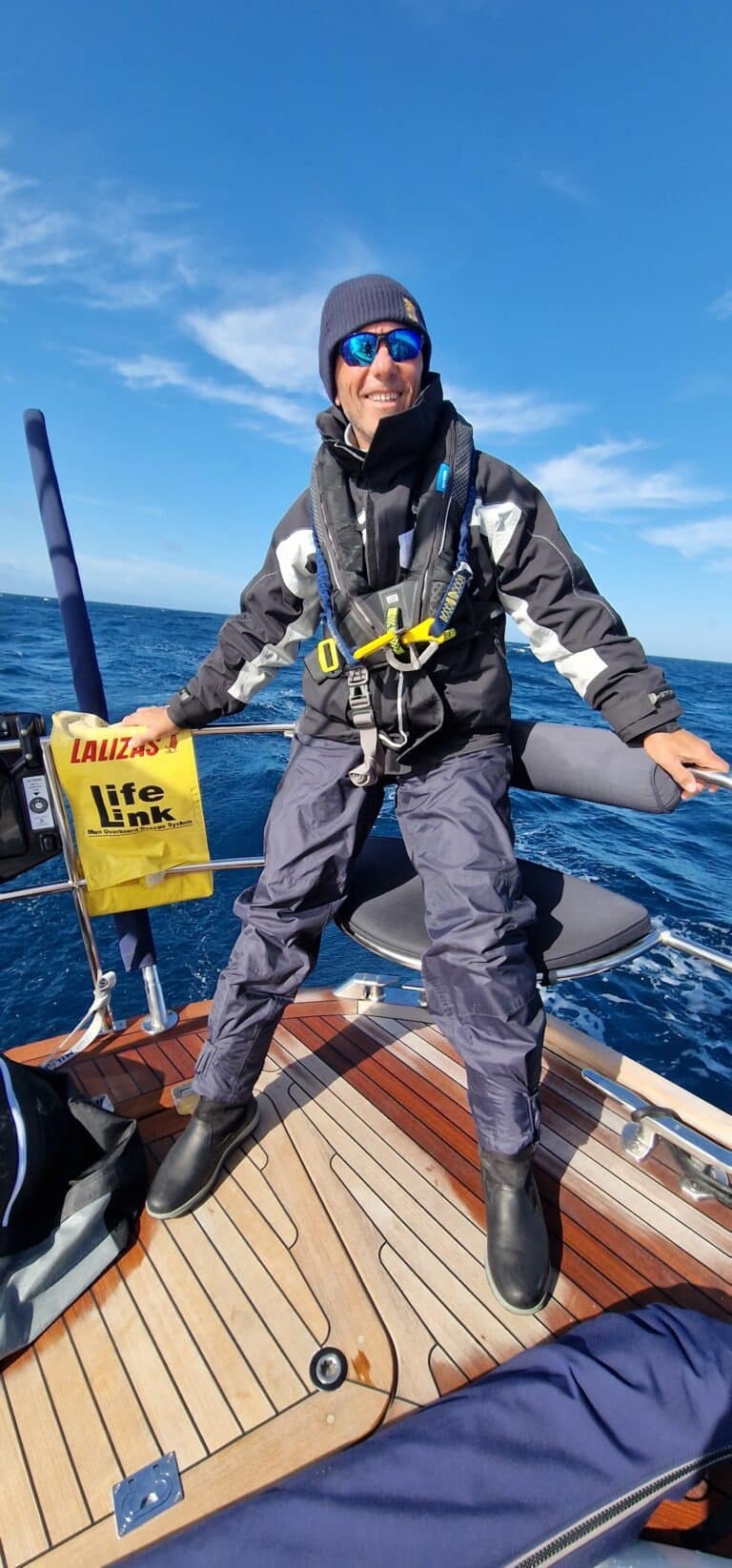 Come scegliere l’abbigliamento da vela in inverno
